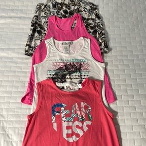 4 girls tank tops, 2 Old Navy, 1 ideology, and one shyanne, size M